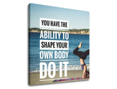 Модерна слика на платно со мотив You have the ability to, океан, плажа, море и плажа, мотивациски цитат во бело-црно нијанси, погоден за работна соба – производ