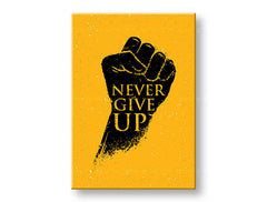 Модерна слика на платно со мотив Never give up, мотивациски цитат во црно-жолто нијанси, сила, погоден за канцеларија | Мотивациска слика за ѕид Never give up – главна