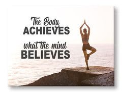 Модерна слика на платно со мотив The body achieves, океан, мотивациски цитат во црно нијанси, мирна атмосфера, внатрешен мир | Мотивациска слика за ѕид The body achieves_001 – главна
