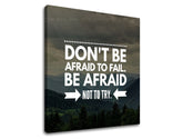 Модерна слика на платно со мотив Don´t be afraid, планини, шума, облаци, небо во бело-сиво нијанси, odvaha, погоден за канцеларија | Мотивациска слика за ѕид Don´t be afraid – производ