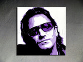 Рачно насликана слика на платно со мотив Bono-U2 во виолетово-црно нијанси, тајна и градски живот | Рачно насликана POP Art слика Bono-U2 – производ
