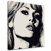 Модерна слика на платно со мотив Brigitte Bardot - Елеганција 60. rokov, коса во бело-црно нијанси, драматична атмосфера | Слика Brigitte Bardot - Елеганција 60. rokov – главна