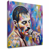 Модерна слика на платно со мотив Freddie Mercury - Legenda pod reflektormi, микрофон во виолетово-златно нијанси, енергична атмосфера | Слика Freddie Mercury - Legenda pod reflektormi – главна