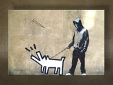 Поп арт слика на платно со мотив Street ART – Banksy, куче, море и плажа во виолетово-сино нијанси, повеќеделна изведба, погоден за дневна соба – главна