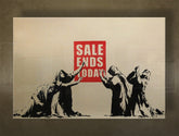 Во бохо стил слика на платно со мотив Street ART – Banksy, море и плажа во виолетово-сино нијанси, повеќеделна изведба, погоден за дневна соба – главна