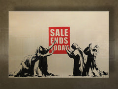 Во бохо стил слика на платно со мотив Street ART – Banksy, море и плажа во виолетово-сино нијанси, повеќеделна изведба, погоден за дневна соба – главна