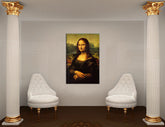 Поп арт слика на платно со мотив MONA LISA – Leonardo Da Vinci, пејзаж, градски мотив, природа во бело-златно нијанси закачена во ентериер на работна соба – ентериер