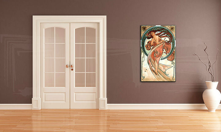 Геометриска слика на платно со мотив TANEC – Alfons Mucha, природа во сино-златно нијанси закачена во ентериер на ходник, елегантна атмосфера – ентериер