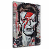 Модерна слика на платно со мотив Davida Bowieho - Ikona hudby и štýlu во бело-црно нијанси, интензивна атмосфера, музичка историја и иконографија – главна