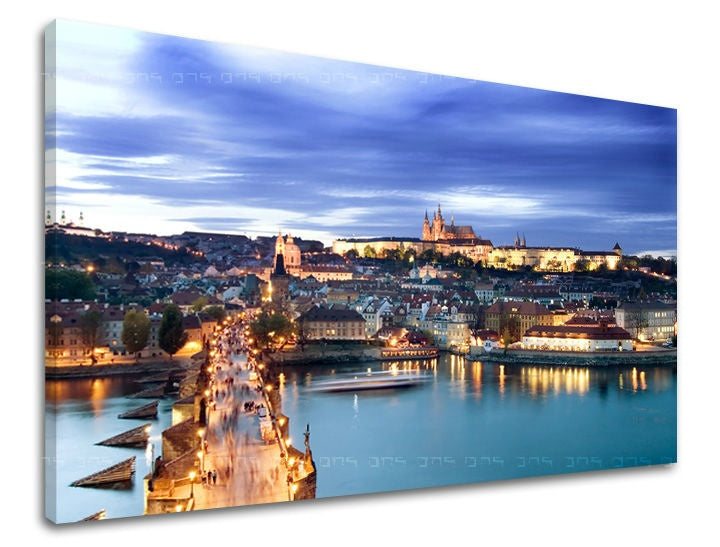 Класична слика на платно со мотив PRAHA, архитектура, детски мотив, пејзаж, мапа во бело-сино нијанси, романтична атмосфера, погоден за дневна соба – главна