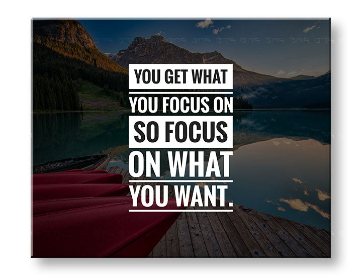 Модерна слика на платно со мотив You get what you focus, планини, езеро, пејзаж, мотивациски цитат во бело-сино нијанси, внатрешен мир и природа – главна