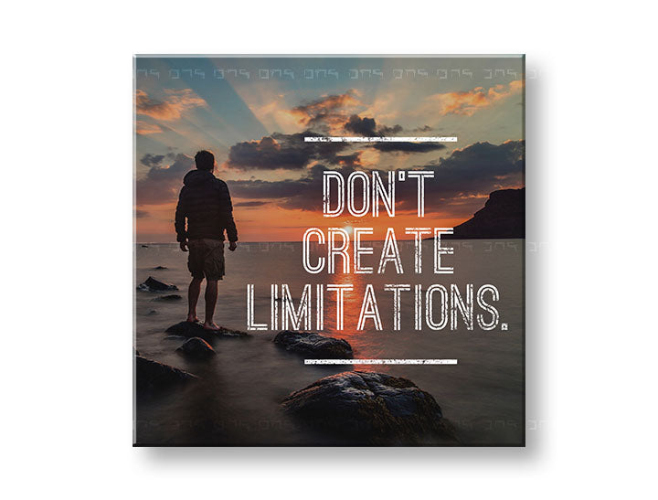 Во бохо стил слика на платно со мотив Don´t create limitations, океан, залез на сонце, море и плажа, мотивациски цитат во бело нијанси, погоден за канцеларија – главна