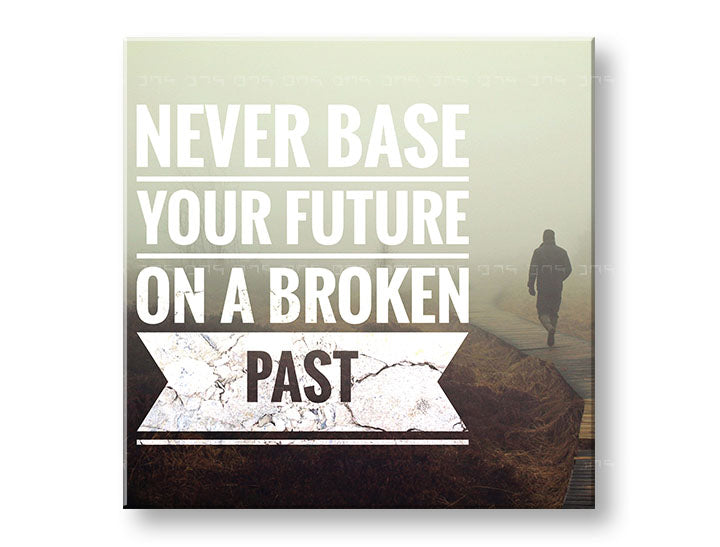 Модерна слика на платно со мотив Never base your future, магла, мотивациски цитат во бело нијанси, рефлексивна атмосфера, погоден за канцеларија – главна