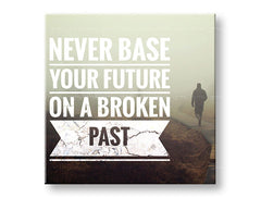 Модерна слика на платно со мотив Never base your future, магла, мотивациски цитат во бело нијанси, рефлексивна атмосфера, погоден за канцеларија – главна