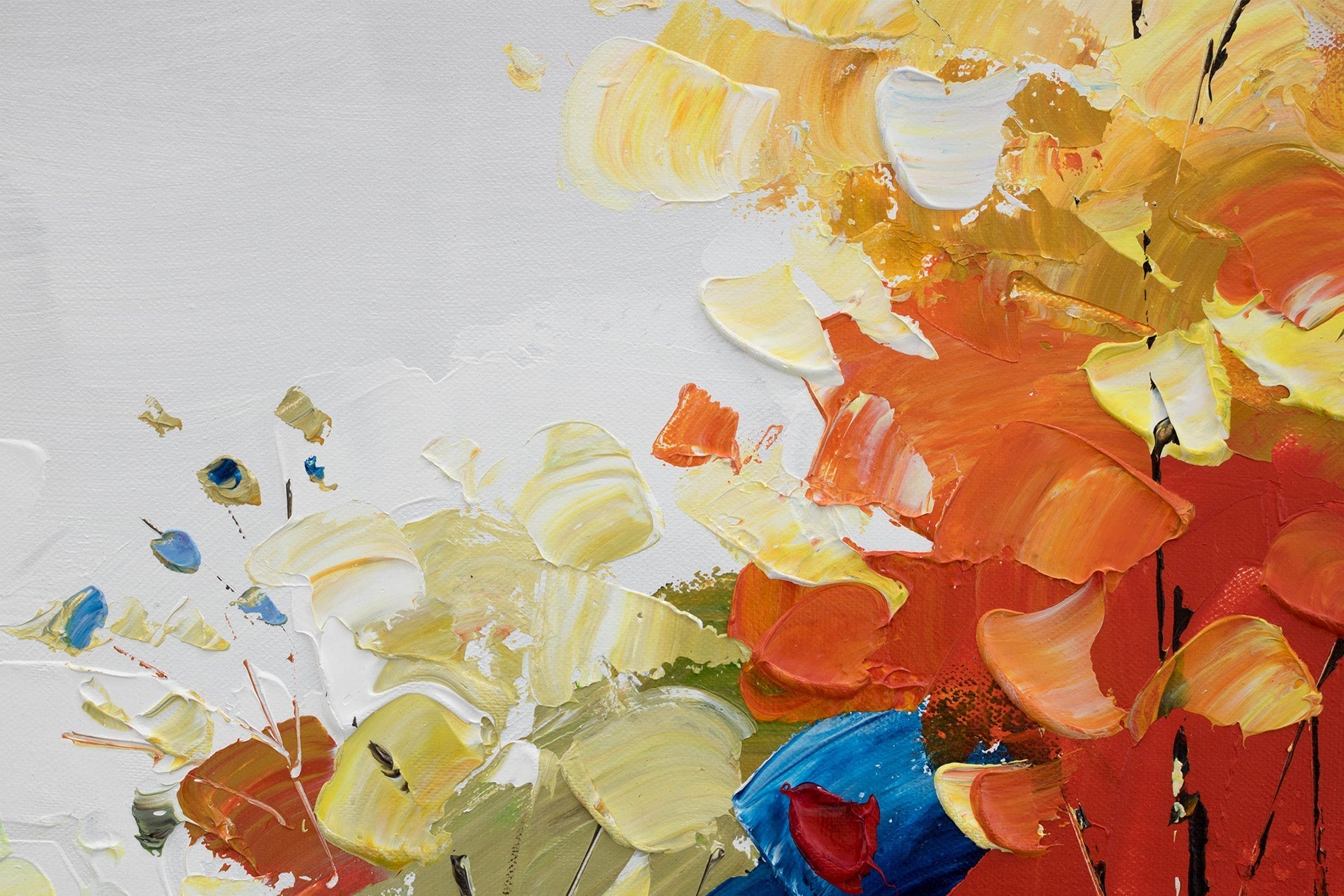 Поглед одблизу на рачно насликаната слика ДРВЈА 140x70 cm, откривајќи ја играта на светлина и сенка во мотивот на дрвјата.