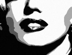Рачно насликана слика на платно со мотив Marilyn Monroe во црно-бело нијанси, драматична атмосфера, слава и иконографија | Рачно насликана POP Art слика Marilyn Monroe – производ, поглед 2