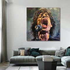 Модерна слика на платно со мотив Mick Jagger - Legenda na pódiu, микрофон во црвено нијанси, страствена атмосфера, страст | Слика Mick Jagger - Legenda na pódiu – производ