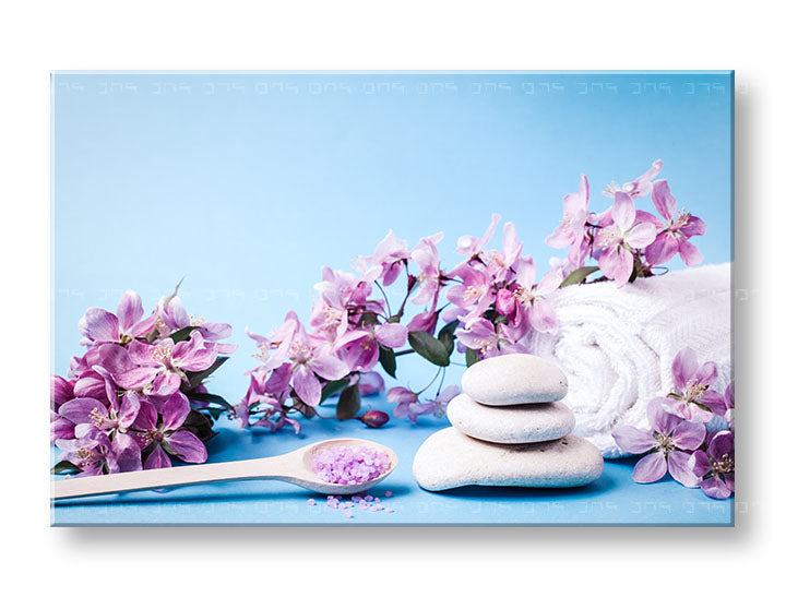 Класична слика на платно со мотив FENG SHUI, цвеќиња, природа во бело-виолетово нијанси, мирна атмосфера, пролетна атмосфера, погоден за дневна соба – главна