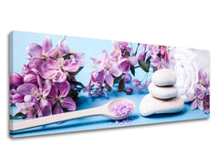 Класична слика на платно со мотив FENG SHUI, цвеќиња, природа во бело-виолетово нијанси, мирна атмосфера, пролетна атмосфера и природа, погоден за дневна соба – производ