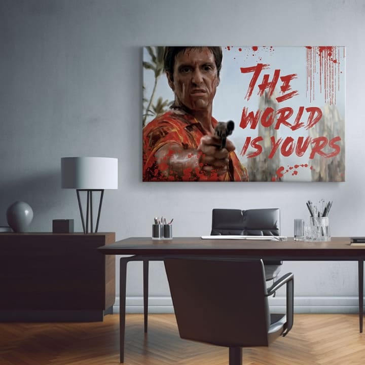 Поп арт слика на платно со мотив Krvavý Tony Montana so zbraňou v ruke, пејзаж во бело-црвено нијанси, сила и моќ | Scarface слика на платно Krvavý Tony Montana so zbraňou v ruke – производ