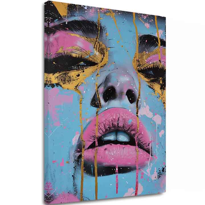 Рачно насликана слика на платно со мотив Neon Lips na платно во сино-златно нијанси, смела атмосфера, убавина | Слика Neon Lips na платно – главна