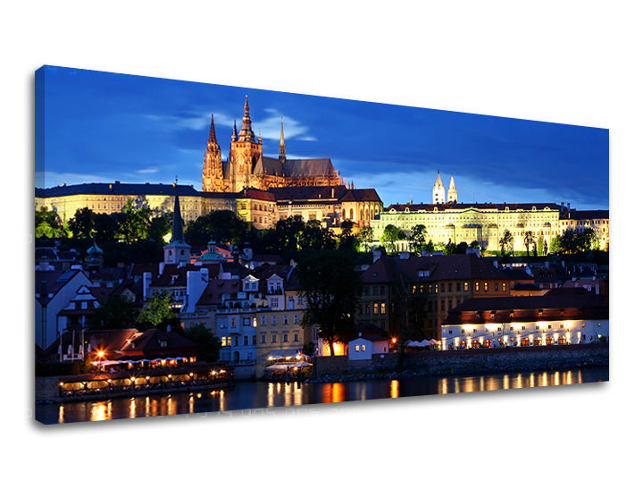 Класична слика на платно со мотив ПАНОРАМА PRAHA, ноќно небо, пејзаж, природа во бело-сино нијанси, величествена атмосфера, погоден за работна соба – главна