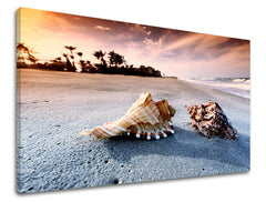 Класична слика на платно со мотив ПЛАЖА, океан, палми, небо, пејзаж во беж-портокалово нијанси, мирна атмосфера, приморски живот и природа – главна