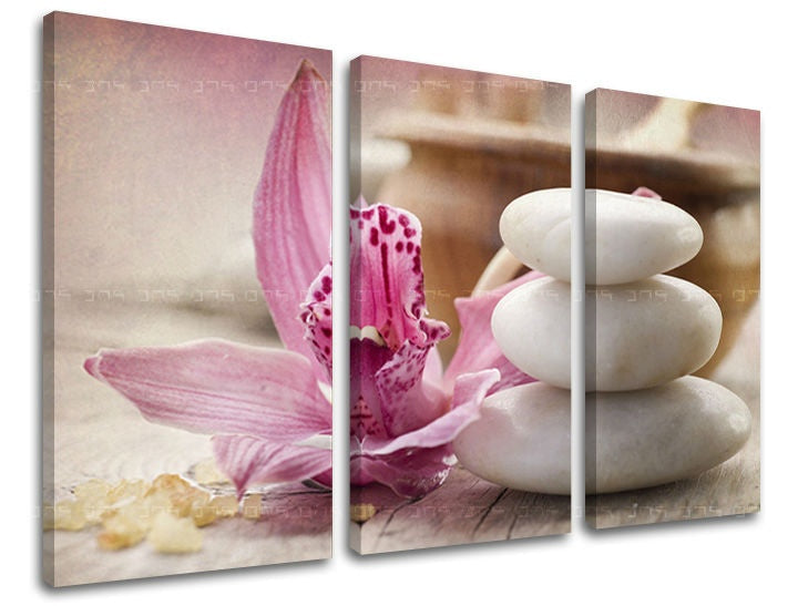 Класична слика на платно со мотив FENG SHUI, орхидеја, цвеќиња, природа во бело-беж нијанси, мирна атмосфера, природа, погоден за дневна соба – главна